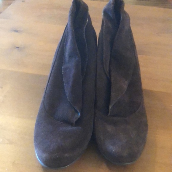Connie Brown Suede Ankle Booties size 10 - Picture 7 of 7